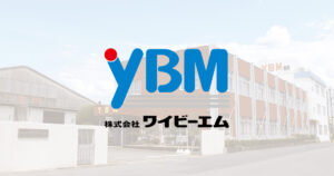 株式会社ワイビーエムのロゴ