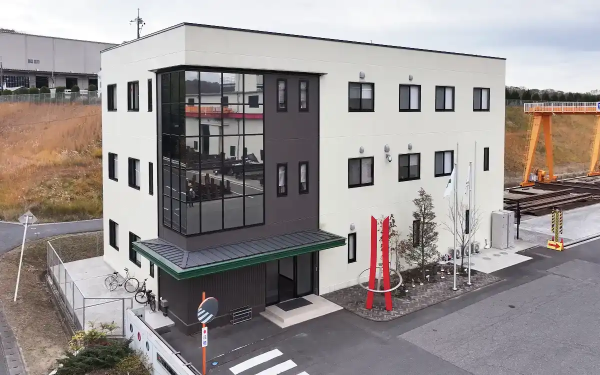 入栄工業株式会社のロゴ