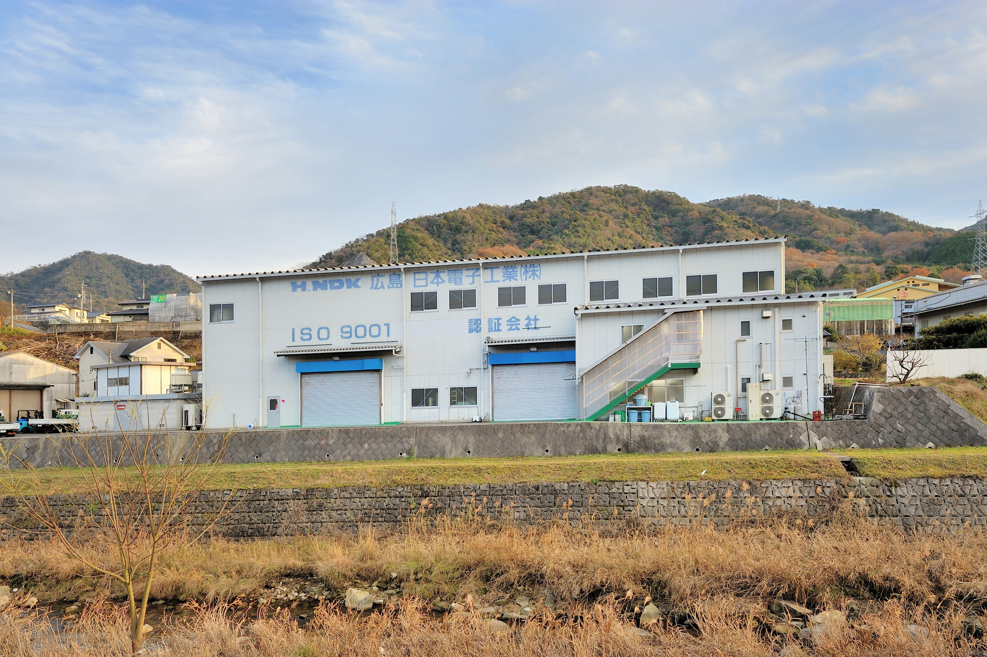 広島日本電子工業株式会社のロゴ
