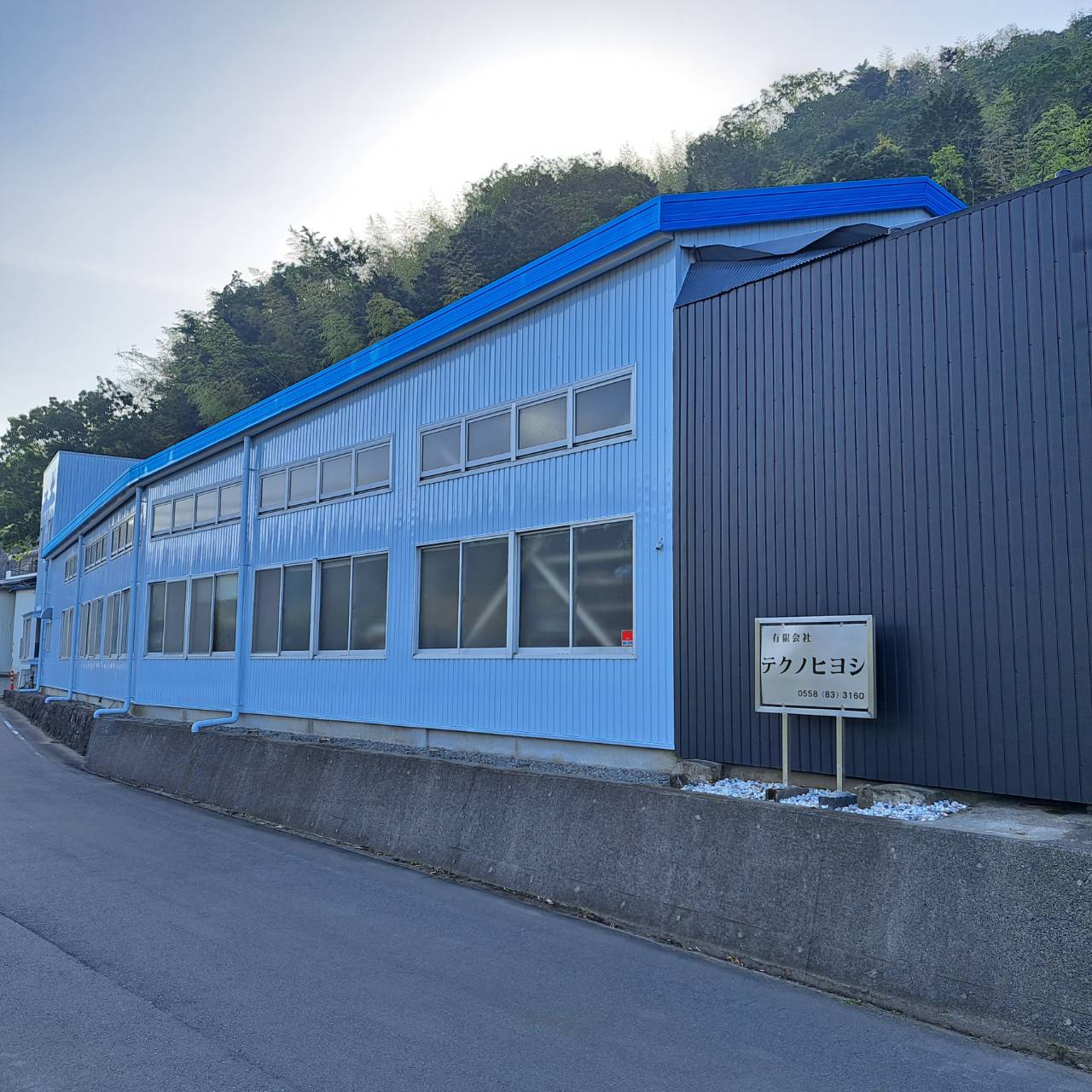 有限会社テクノヒヨシのロゴ