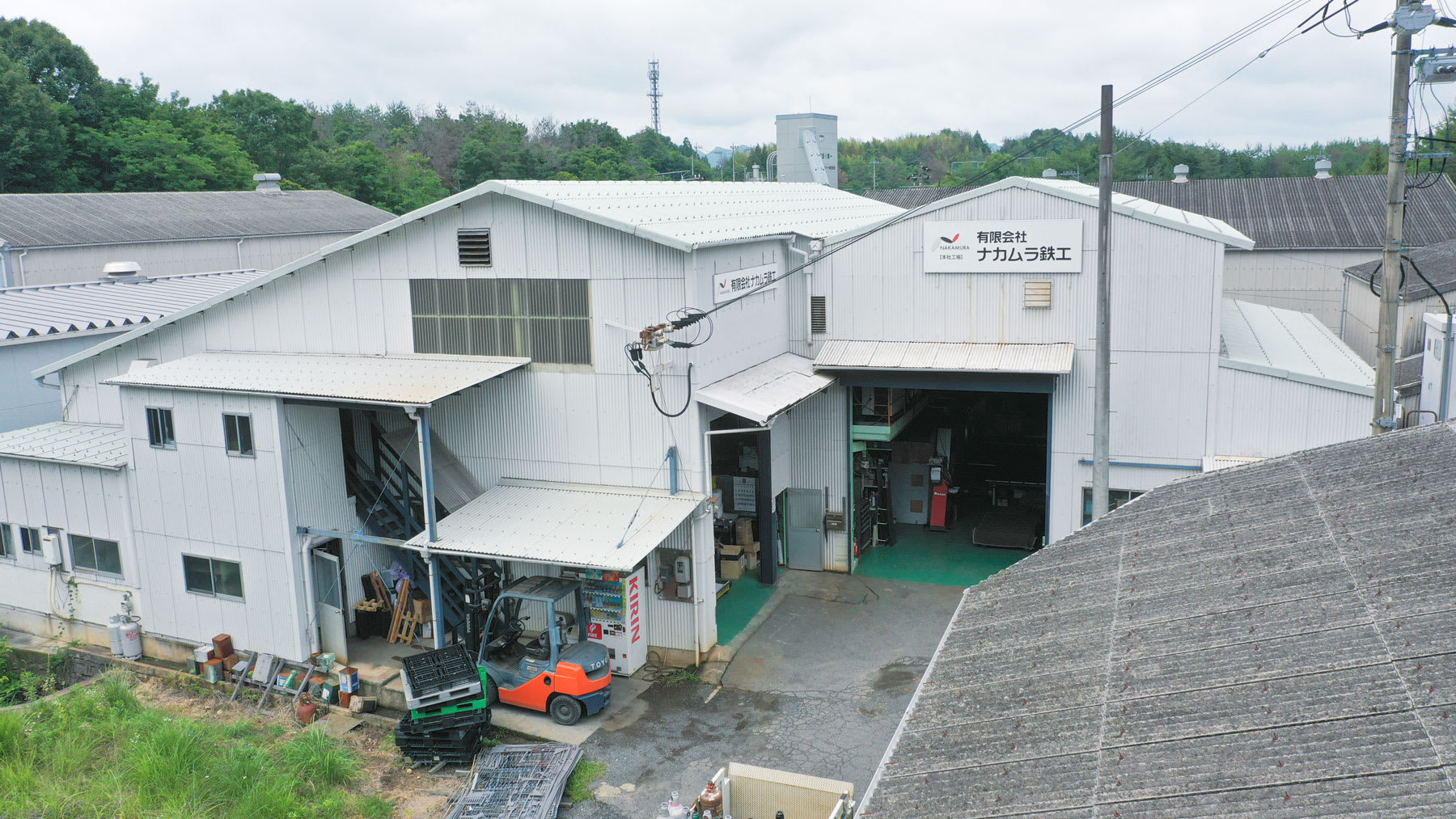 有限会社ナカムラ鉄工のロゴ